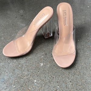 Cape Robbin size 6 mule with clear heal